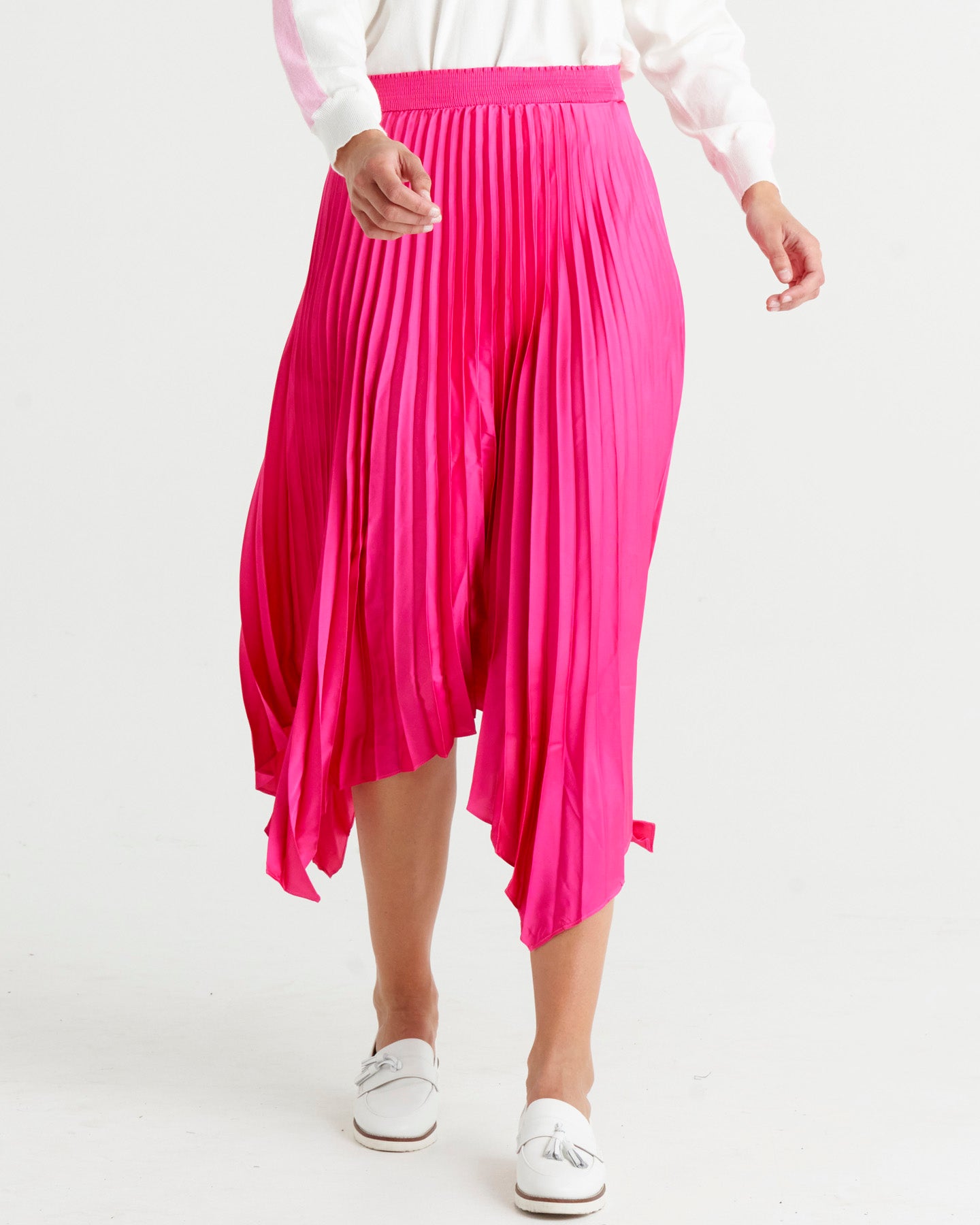 Hot pink hotsell pleated skirt